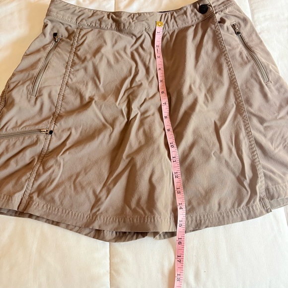 L.L. Bean Women's Brown Water-Repellent Comfort Trail Mid-Rise Skort - Picture 6 of 12